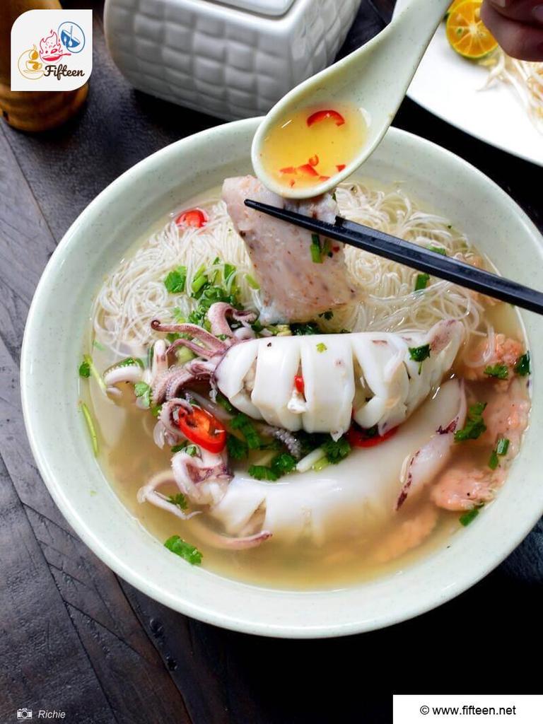 Vietnamese Quick-stirred Seafood Noodle Soup